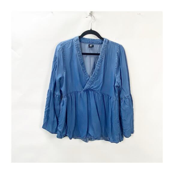2/$30 Lee Chambray Babydoll Peplum Top Size M Women Blue V-Neck Tencel Blouse - Picture 3 of 10